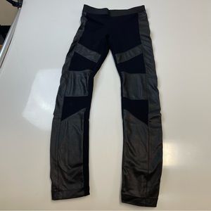 Woman’s leggings size XS BCBG